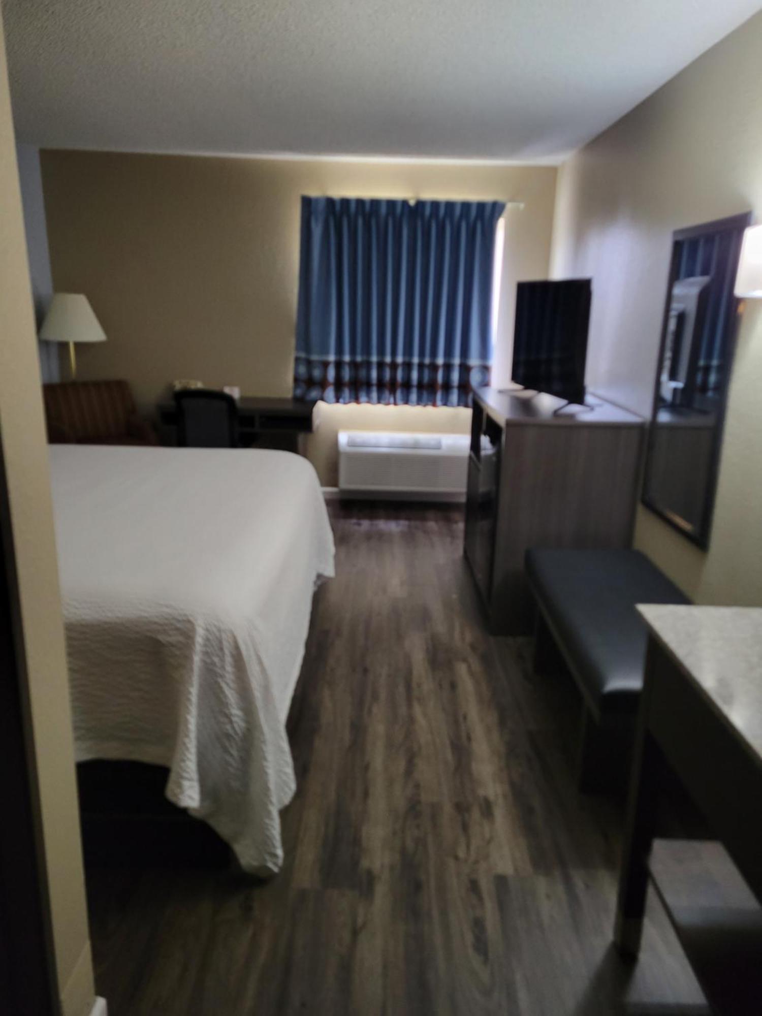 Super 8 By Wyndham Sullivan Extérieur photo