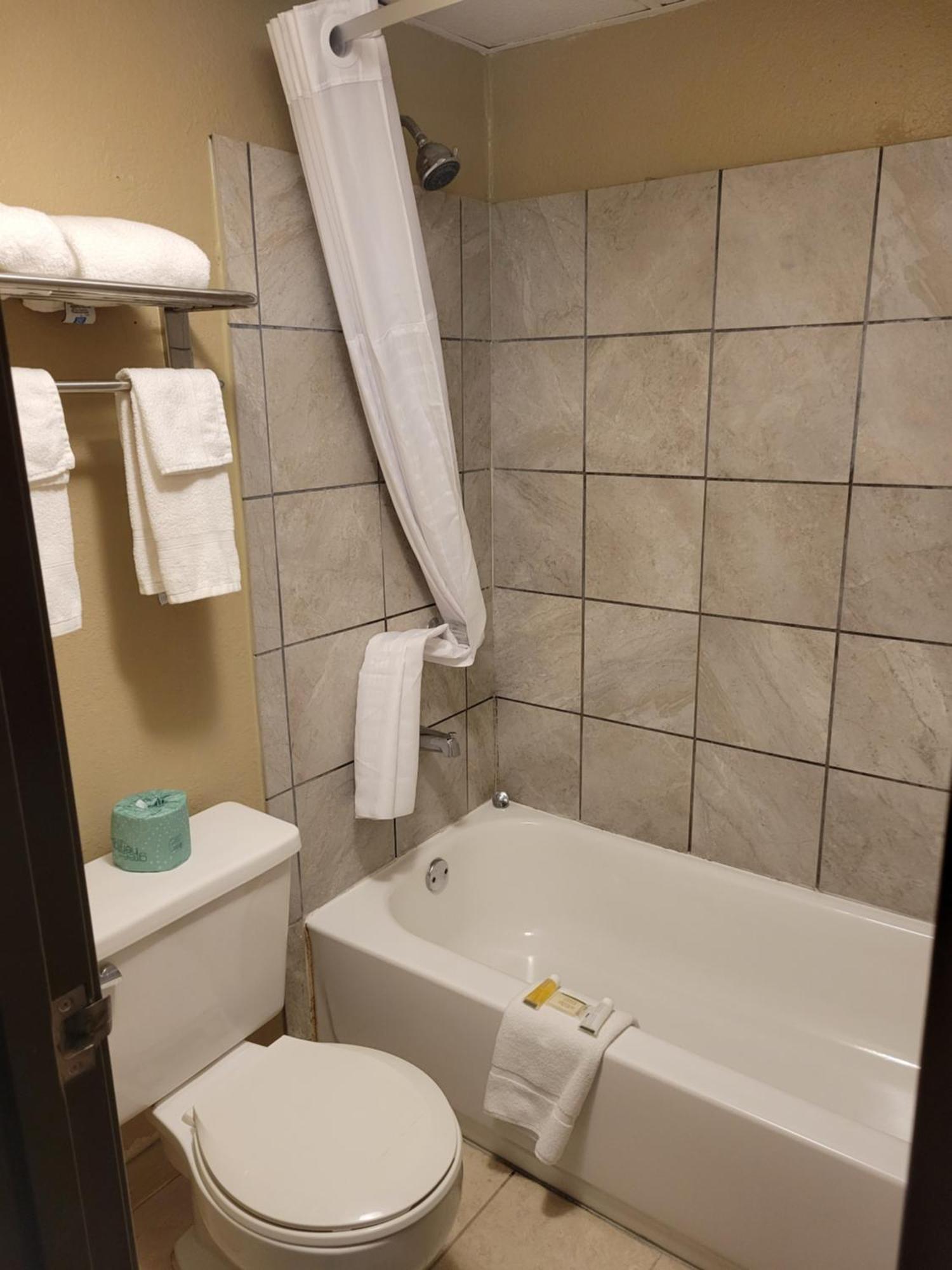 Super 8 By Wyndham Sullivan Extérieur photo