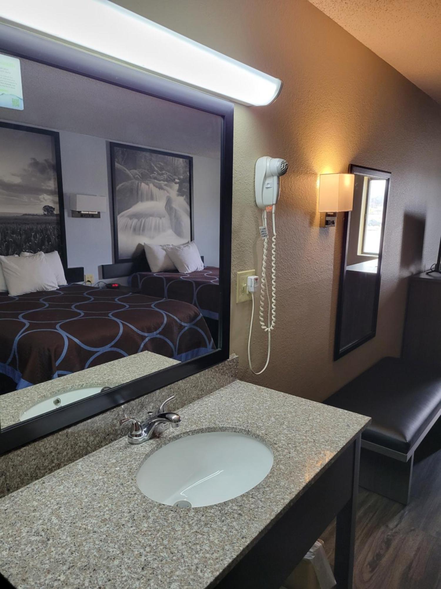 Super 8 By Wyndham Sullivan Extérieur photo