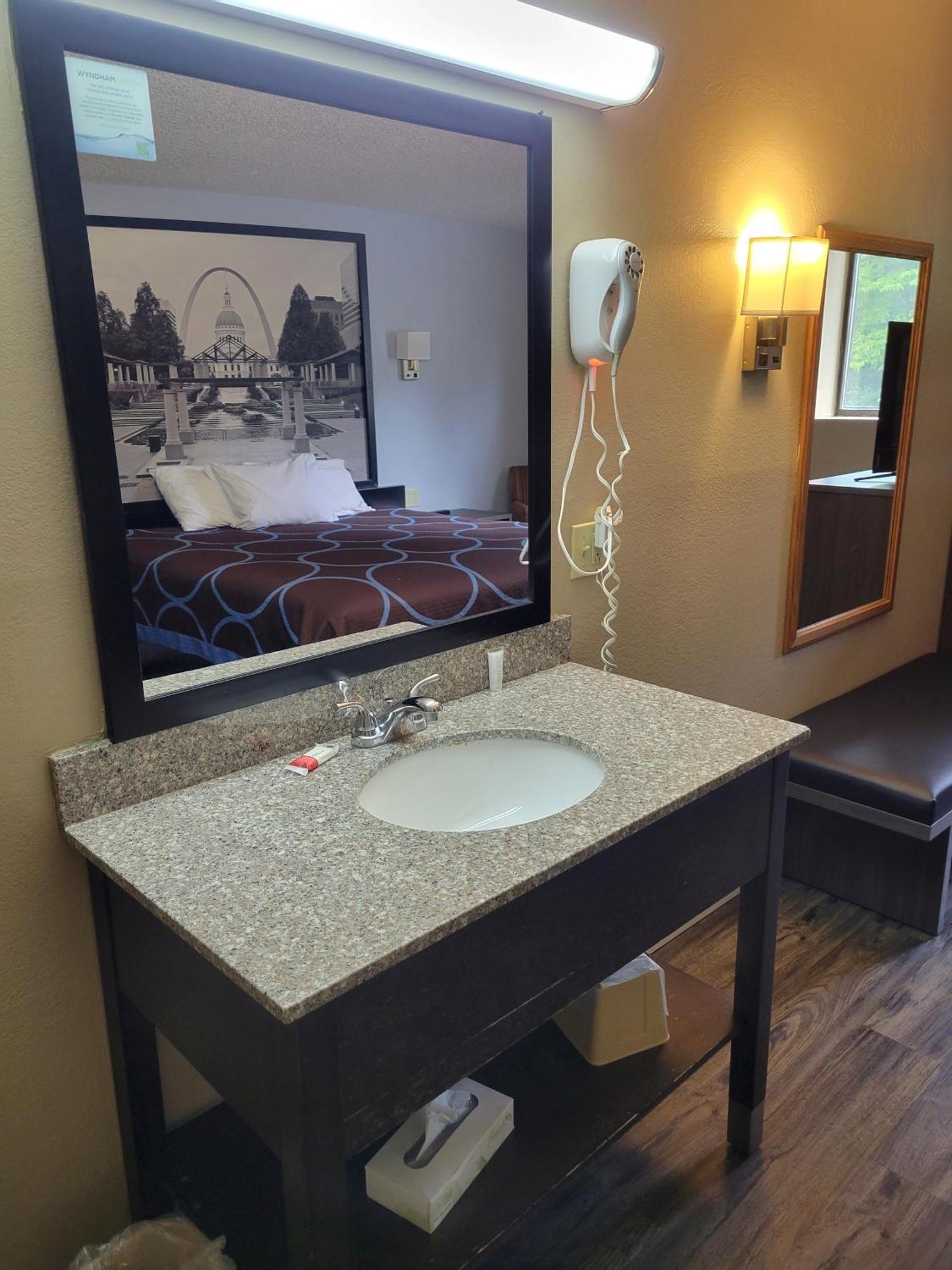 Super 8 By Wyndham Sullivan Extérieur photo