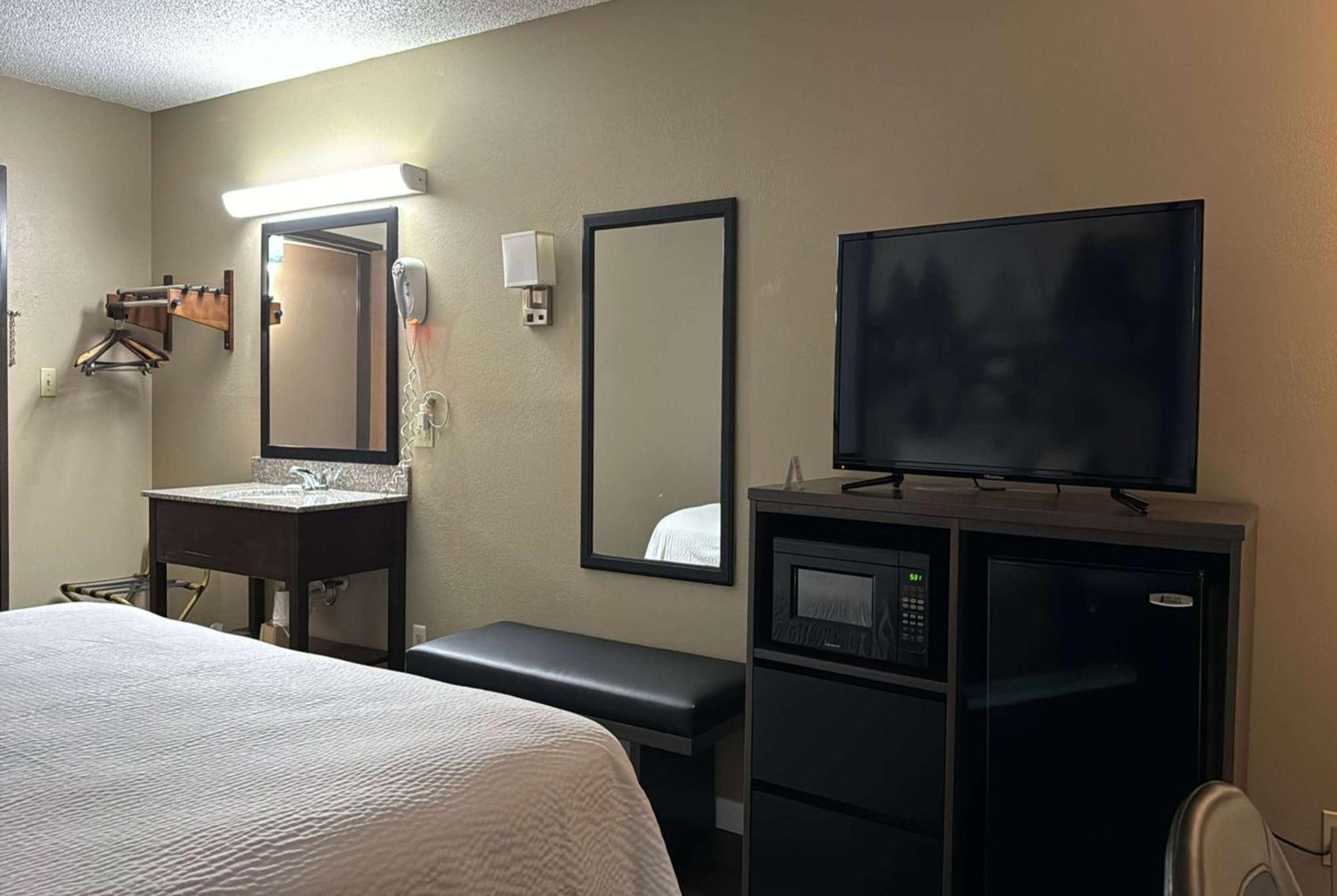 Super 8 By Wyndham Sullivan Extérieur photo